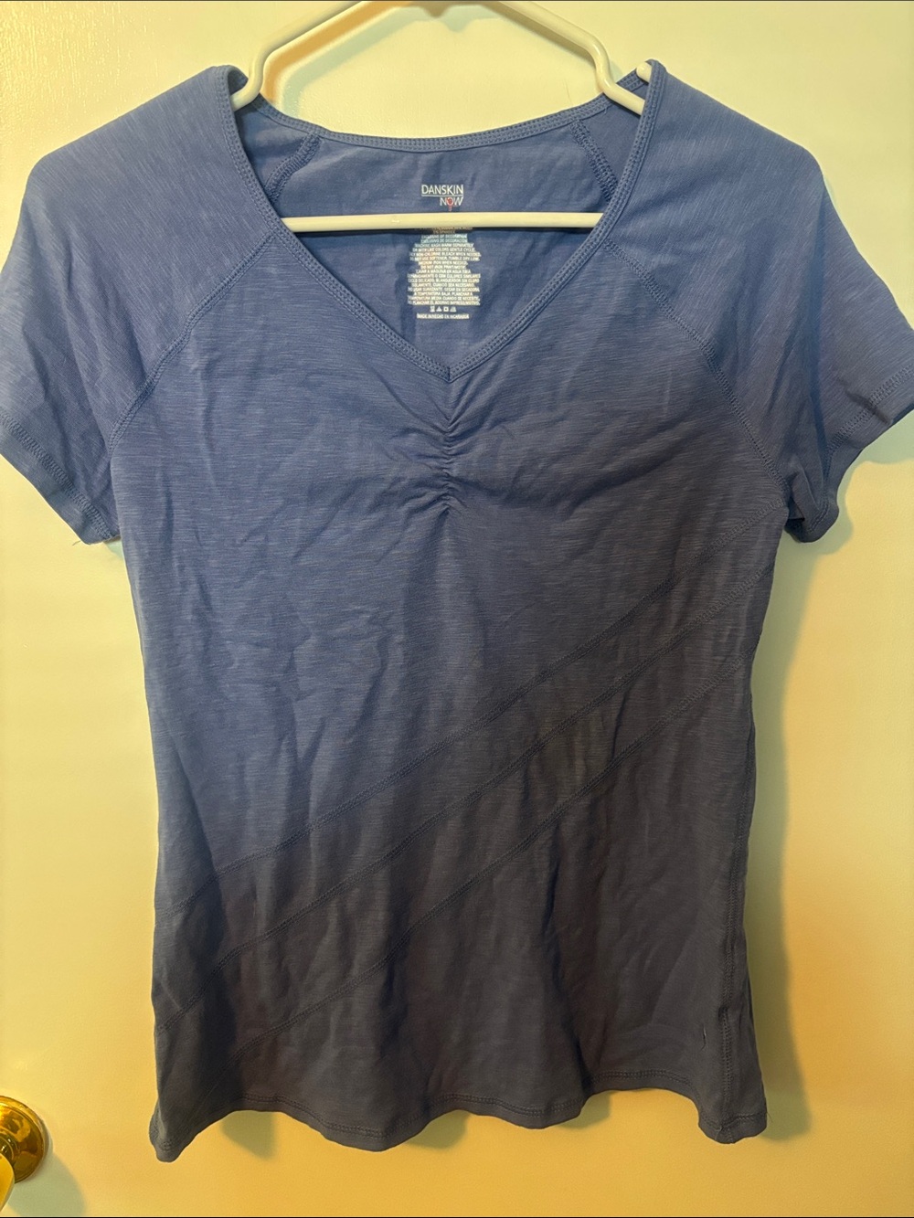 Athletic Athleisure Loungewear Danskin Now Women's V-Neck Short Sleeve Top Med.